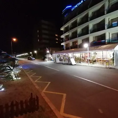 Апартамент Рени פומורי